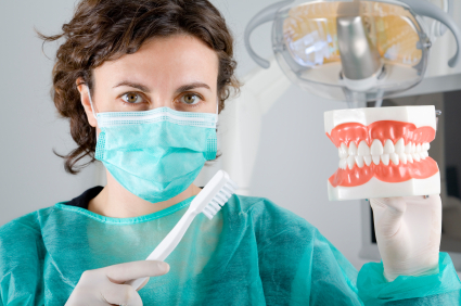 Igienistul dentar şi de ce ar trebui să îl întâlnim mai des